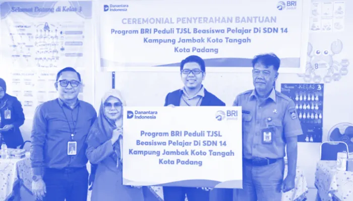 BRI Region 3 Padang Salurkan Beasiswa Rp 2,5 Juta untuk Siswa Berprestasi