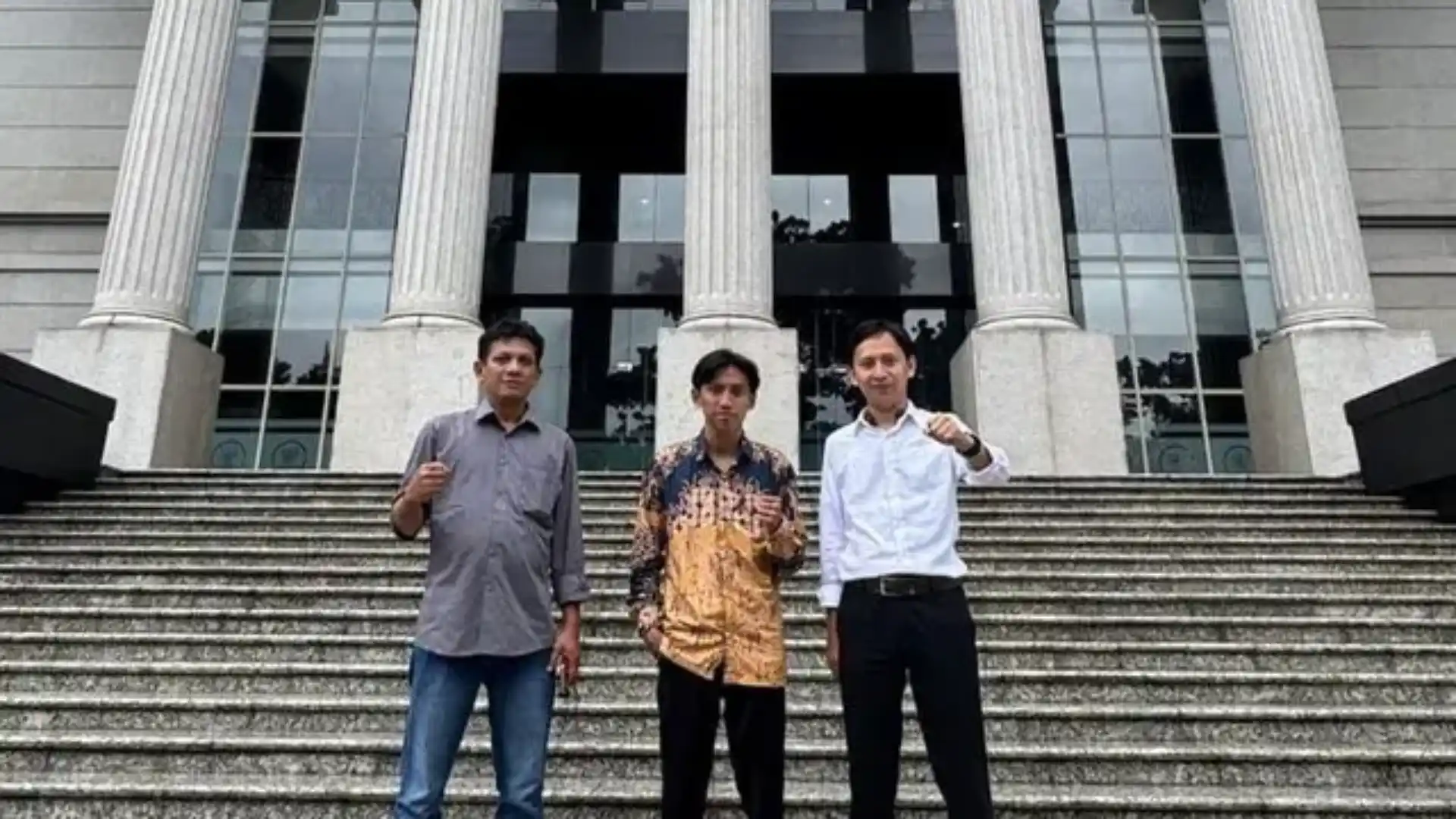 Gaji Guru Cuma 139 Ribu, Anggaran Makan Gratis Digugat ke MK